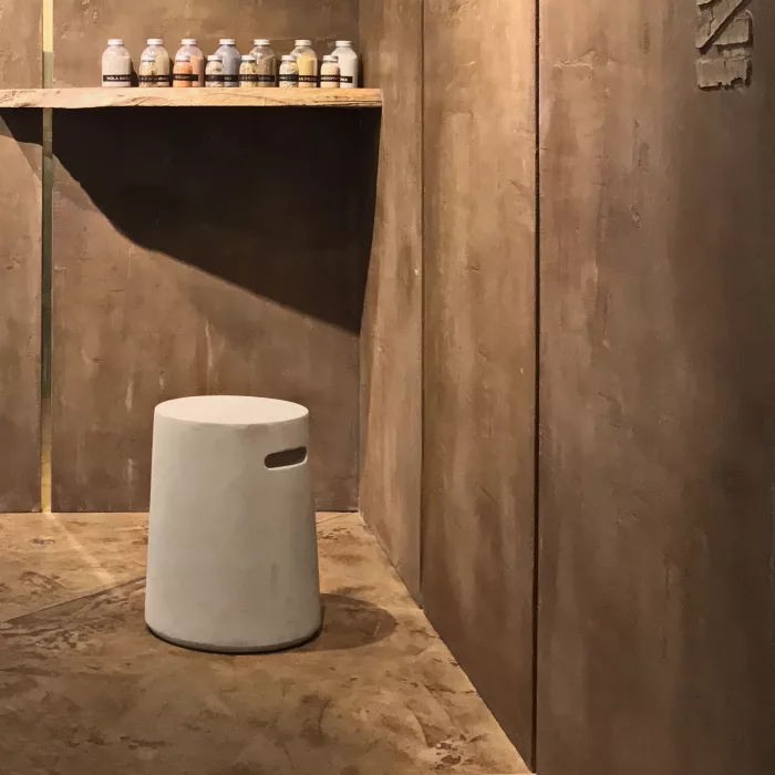 Matteo Brioni stand in ARCHITECT@WORK Kortrijk2017, vertical panels made with wabi sabi clay finishing plaster TerraVista Wabi Cacao, floor panels with mineral finishing TerraFloor Wabi Cacao TerraFloor Structured - Image 2