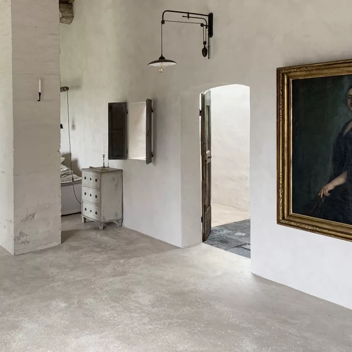 Private residence in Pienza made with TerraCalix Smooth Panna and TerraFloor Wabi Panna, photo by Matteo Brioni TerraFloor Structured - Image 1