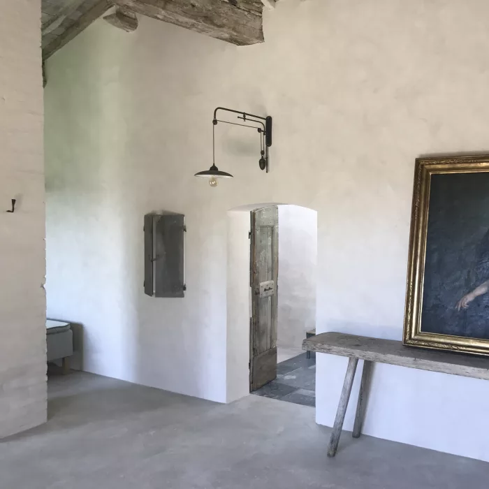 Private residence in Pienza made with TerraCalix Smooth Panna and TerraFloor Wabi Panna, photo by Matteo Brioni TerraFloor Structured - Image 3