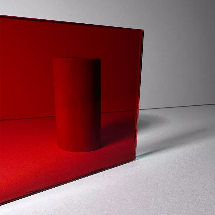 Red Laminated Glass - Image 3